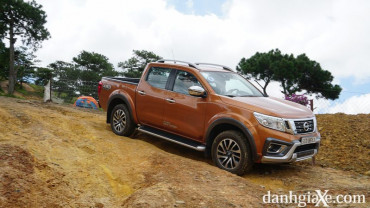 What is the reason why Nissan Navara runs full of roads in Vietnam?