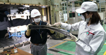 Nissan achieves breakthrough in carbon fiber parts production