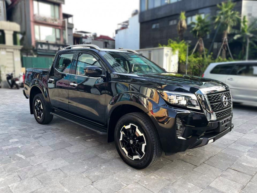 Nissan Navara 2021 bản một cầu cao cấp tại Việt Nam trang bị gì?