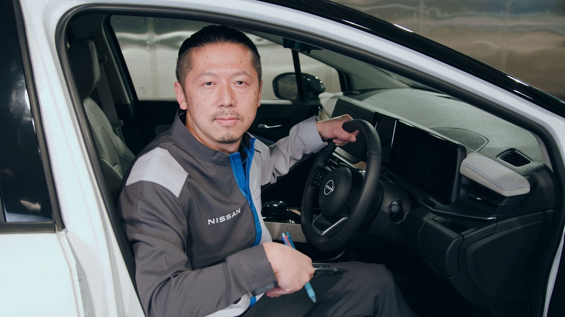 Ryunosuke Ino, một chuyên gia kỹ thuật, được biết đến với tư cách là Bậc thầy mùi hương hay “Chiếc mũi của Nissan” làm việc tại Bộ phận Chất lượng không khí nội thất xe của Nissan.