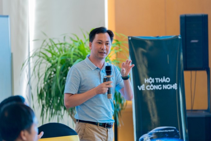 PGS.TS Đàm Hoàng Phúc tại một hội thảo về công nghệ ôtô