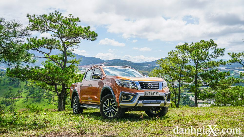 Nissan Navara VL Premium25 AT 4WD PREMIUM VL  Nissan Lê Văn Lương